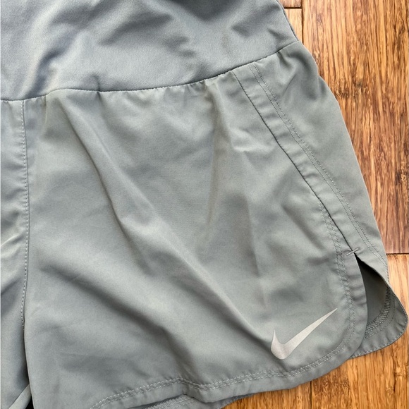 Nike Running Shorts Gray Size XS - Picture 2 of 4